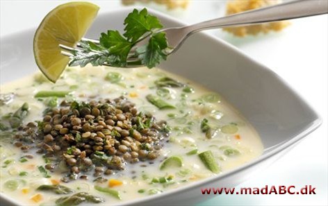 Sommersuppe med krydrede linser Sommersuppe med krydrede linser