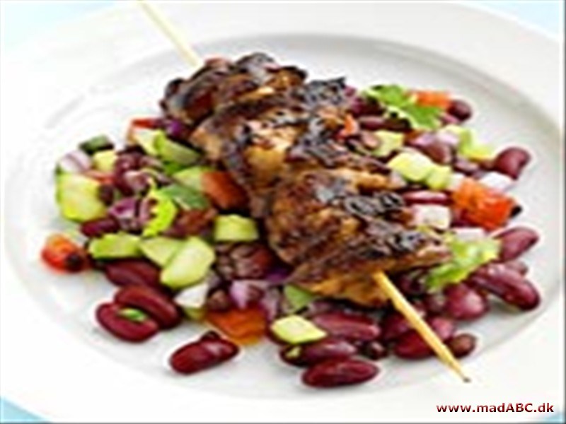 Spidstegt kyllingefilet med bønnesalsa Spidstegt kyllingefilet med bønnesalsa