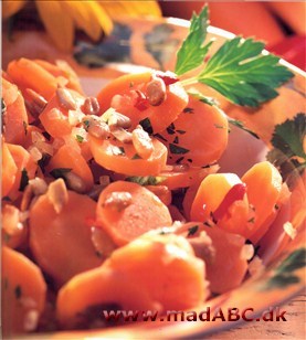 Stærke gulerødder med kerner og krydderurter er et godt vitamintilskud på enhver årstid! - Ide til lækkert mellemmåltid.