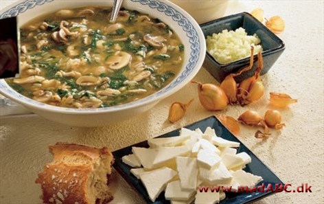 Suppe med spinat og kylling Suppe med spinat og kylling