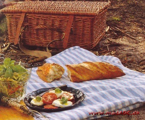 Tomatsalat med mozzarella af bøffelmælk Tomatsalat med mozzarella af bøffelmælk