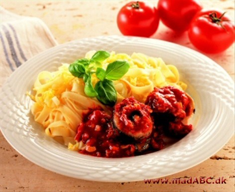 Tomatsild med pasta og savoykål Tomatsild med pasta og savoykål