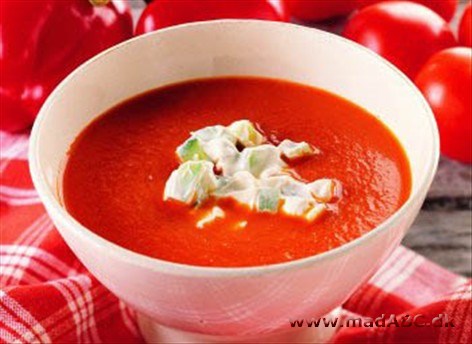 Tomatsuppe med grønsagsyoghurt