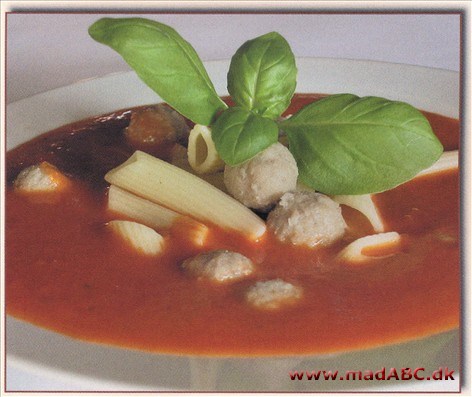 Tomatsuppe med pasta og kødboller Serveres evt. med en skefuld fromage fraise og et af Kirstens gode brød. Meget nem og hurtig suppeopskrift.