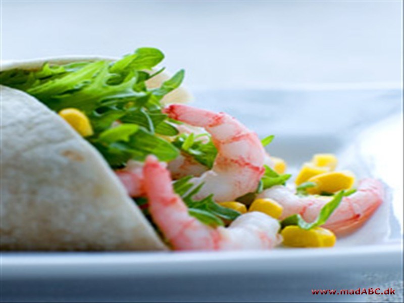Tortillawraps med rejefyld til 2 Frokost eller aftensmad - enkelt og sundt. Tortillawraps med rejefyld: Her får du noget godt for både øjet og smagsløgene. En hurtig og overraskende lækker ret, der spises kold!