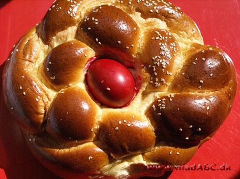 - Greek Easter Bread - Vi ønsker dig Kali Epitichia eller held og lykke i din bagning!