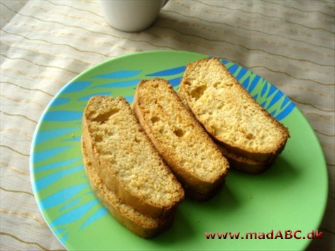 Tvebakkage - Cake rusk