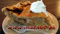 Her er opskriften på en rigtig lækker gammeldags æblepie, eller tærte. Tærten er let at lave og smager dejligt. Server gerne pien varm med flødeskum og godt selskab. 