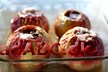 Æbler, Bolettes Prøv denne lette men lækre dessert næste gang du har gæster. Desserten er let at lave med æbler og marcipan. Server med flødeskum. Velbekomme.
