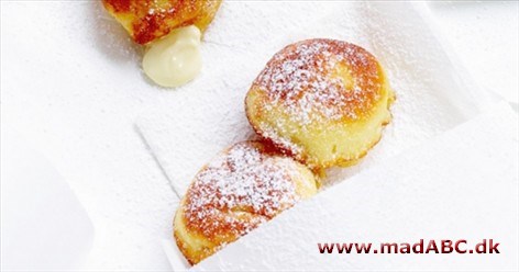 Æbleskiver med smeltet hvid chokolade Æbleskiver med smeltet hvid chokolade