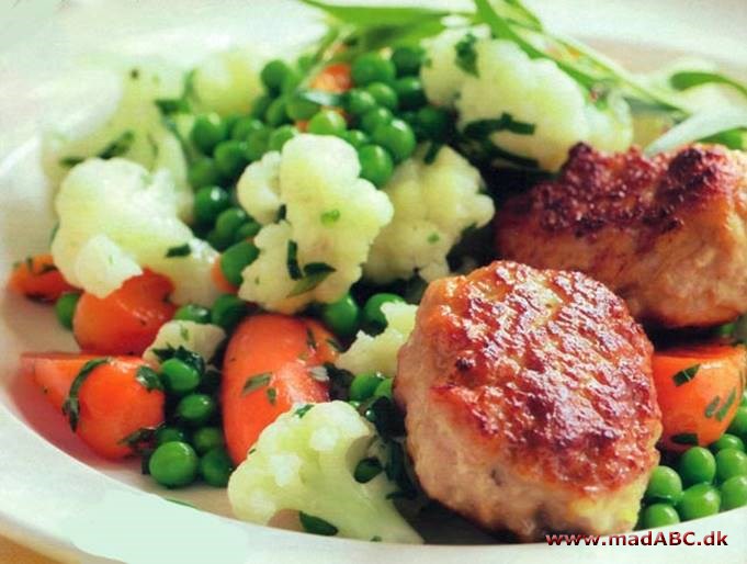 Frikadeller med persillestuvede grønsager