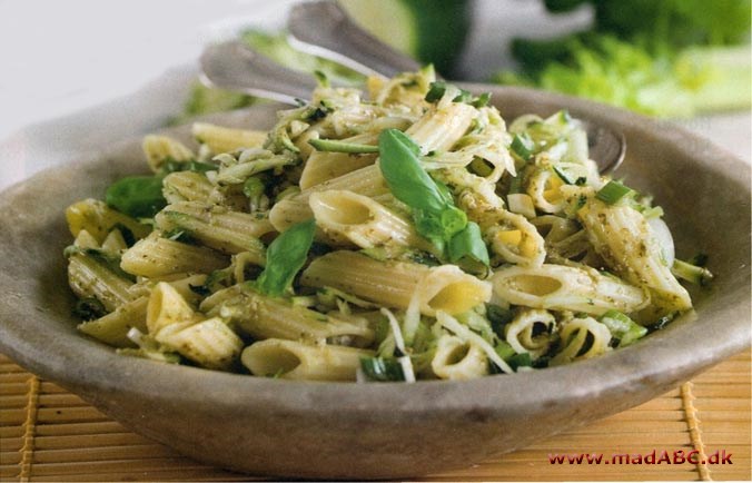 Grøn pastasalat - skruer eller sommerfugle