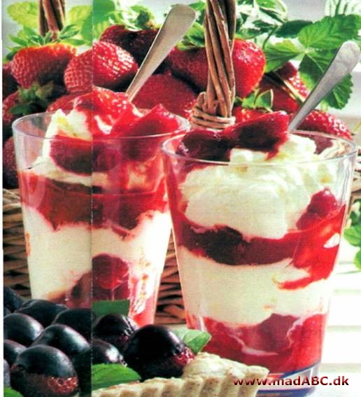 Jordbær og creme i glas