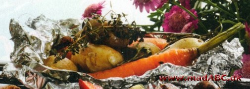 Krydret steg med kartofler og gulerødder i folie