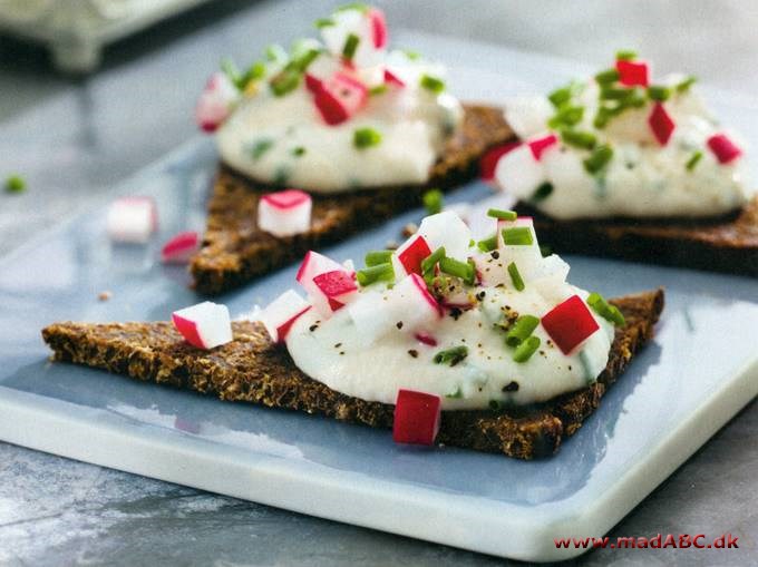 Rugbrødssnacks med ørredcreme