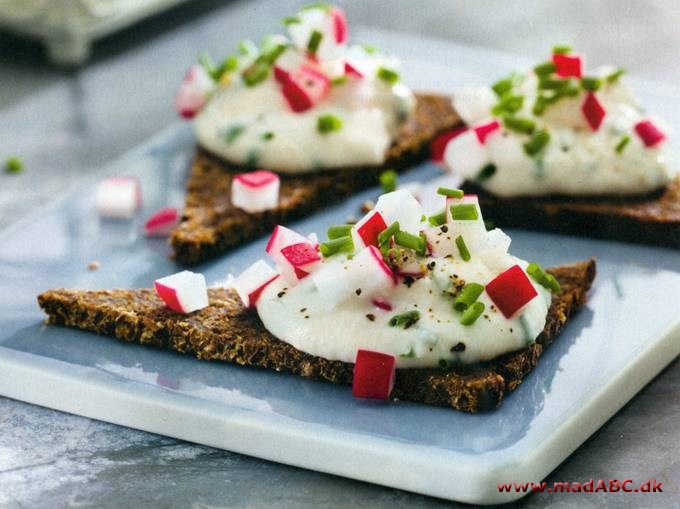 Rugbrødssnacks med ørredcreme