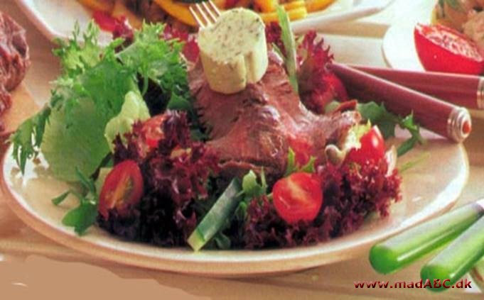 Salat med grillstegt okse-flanksteak og bearnaisesmør