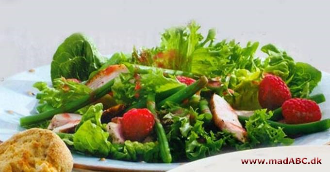 Salat med kylling og hindbær