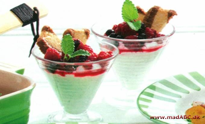 Yoghurttrifli med råsyltede bær