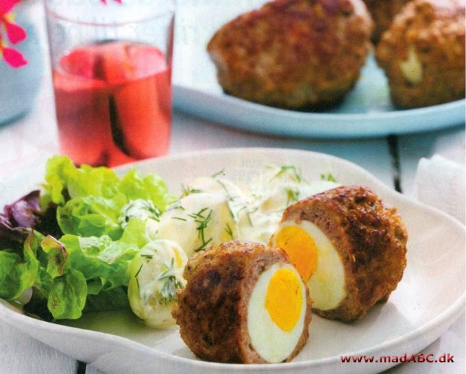 Frikadeller med æg og kartoffelsalat