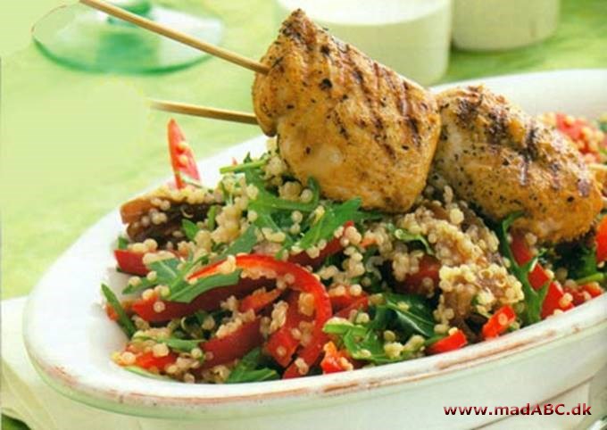 Kyllingespid med quinoa-salat