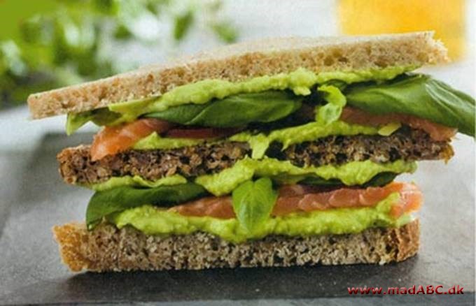 Sandwich med avocadocreme og røget laks