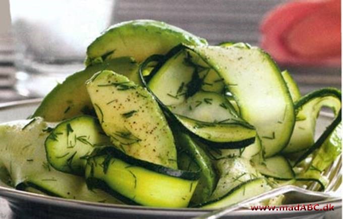 Squash- og avocadosalat