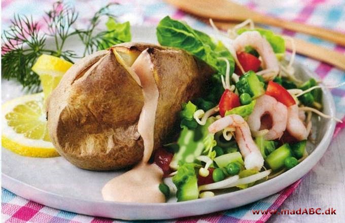 Bagte kartofler med rejer og salat