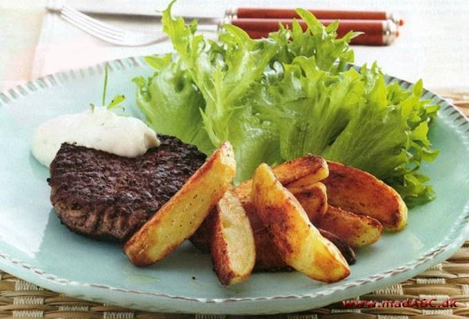 Hakkebøf med fritter og kold bearnaise