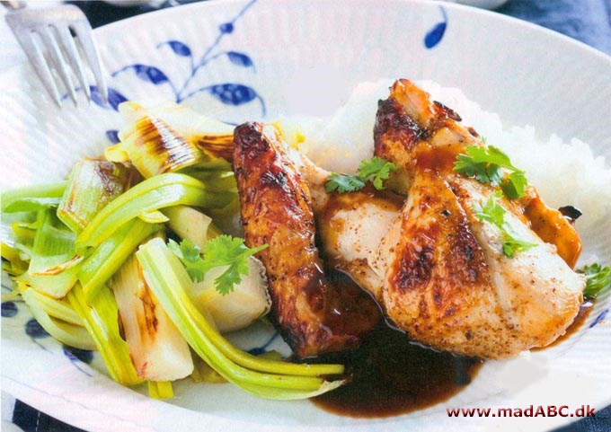Kinesisk kylling med porrer og kålsalat