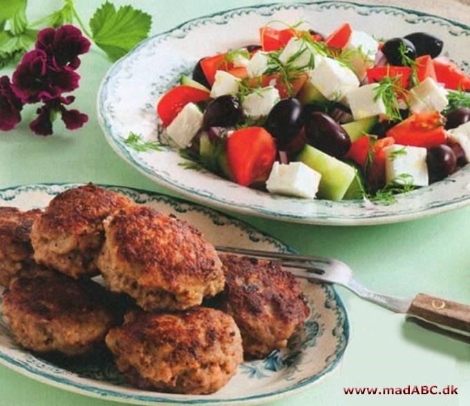 Krydrede frikadeller med græsk salat