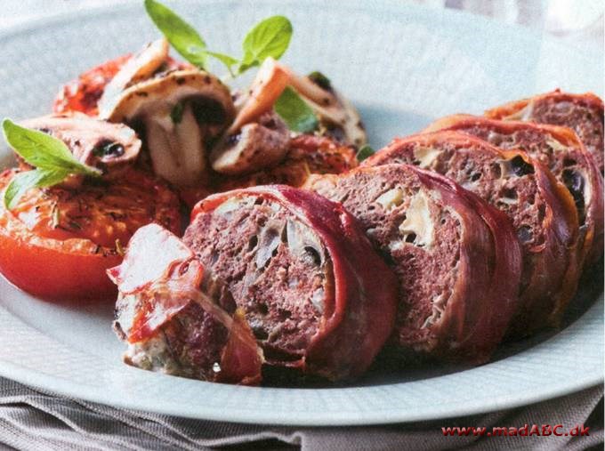 Meat loaf med champignon og bagte tomater