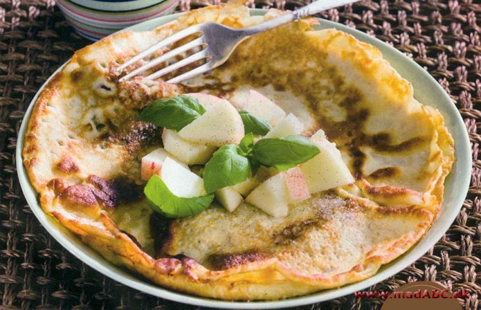 Pandekager med æbler og kryddersukker
