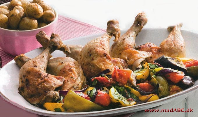 Stegte kyllingelår med nye kartofler og rustik ratatouille