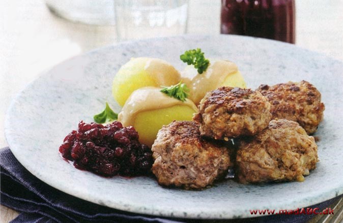 Svenske frikadeller med tyttebær