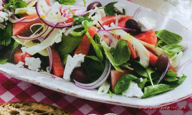 Vandmelonsalat med lime og mynte