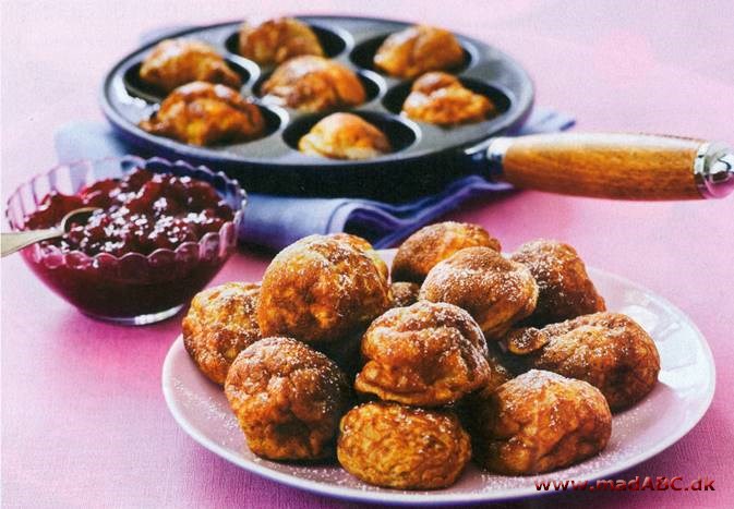 Æbleskiver med æble i