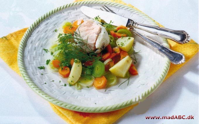 Dampet helleflynderfilet med urtebouillon