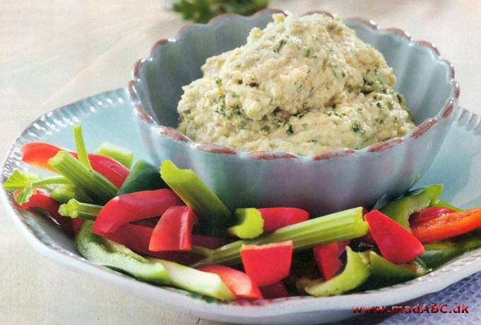 Hummus og rå grønsager