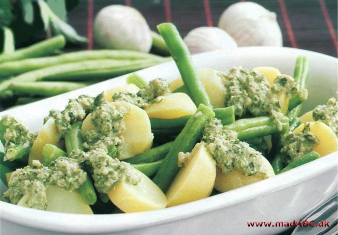 Kartoffelsalat med bønner og pesto