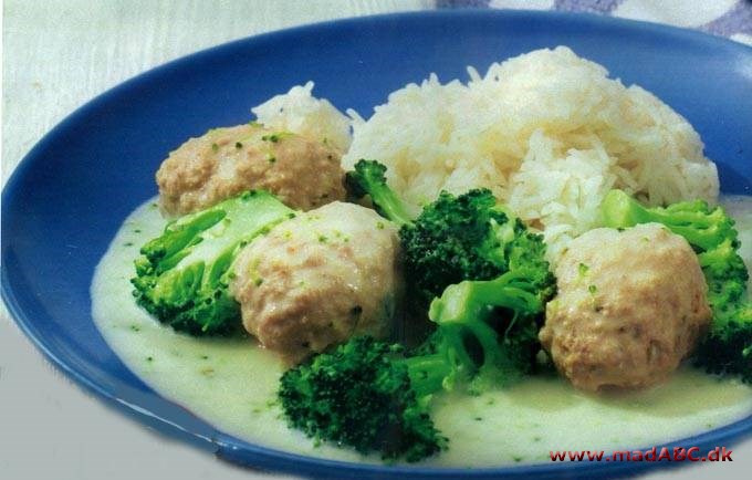 Kødboller i citronsauce og broccoli, som er let og lækker