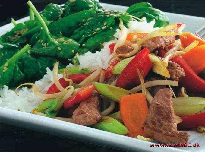Lynstegt oksekød og spinatsalat med sesam - du milde kineser
