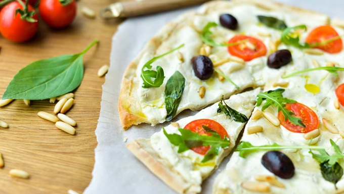 Pizza med blomkålscreme - hurtigt og nemt