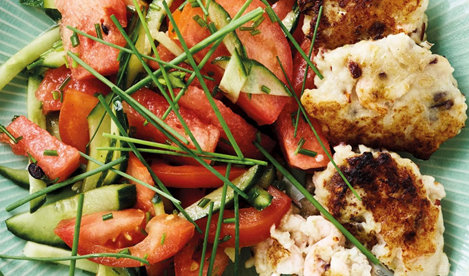 Thai-fiskefrikadeller og tomatsalat med vandmelon