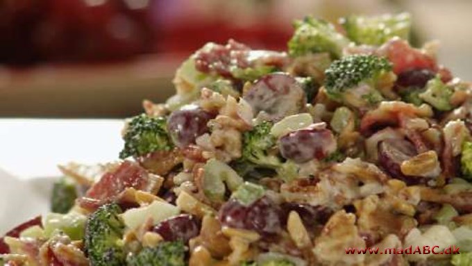 Broccolisalat med dressing