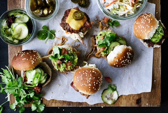 Asiatisk inspirerede sliders med svinebryst og agurkesalat