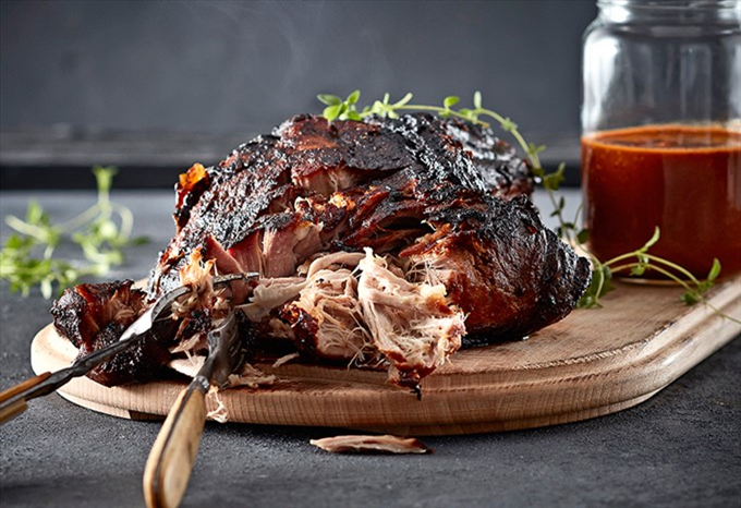 Barbequemarineret pulled grillet nakkefilet