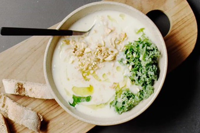 Blomkålssuppe med quinoa og grønkål