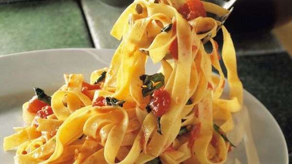 Pasta pomodoro - pasta med tomatsauce - for børnekokke