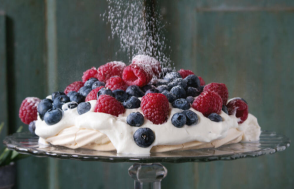 Pavlova – dessert med marengs og bær - også for børnekokke
